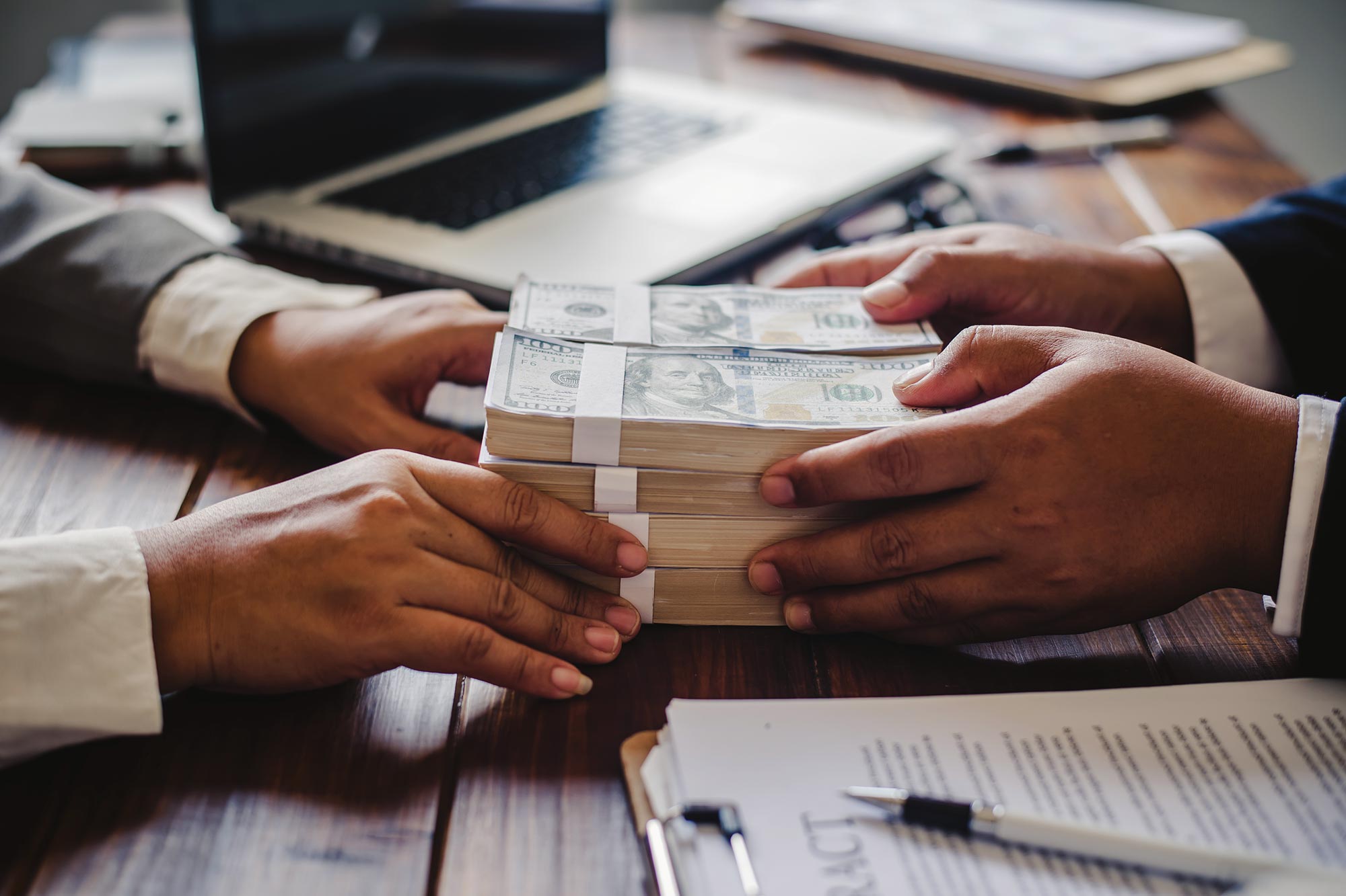 논란의 여지가있는 제약 거래를 방지하는 데 필요한 변경 저렴한 일반적인 대안을 차단합니다.