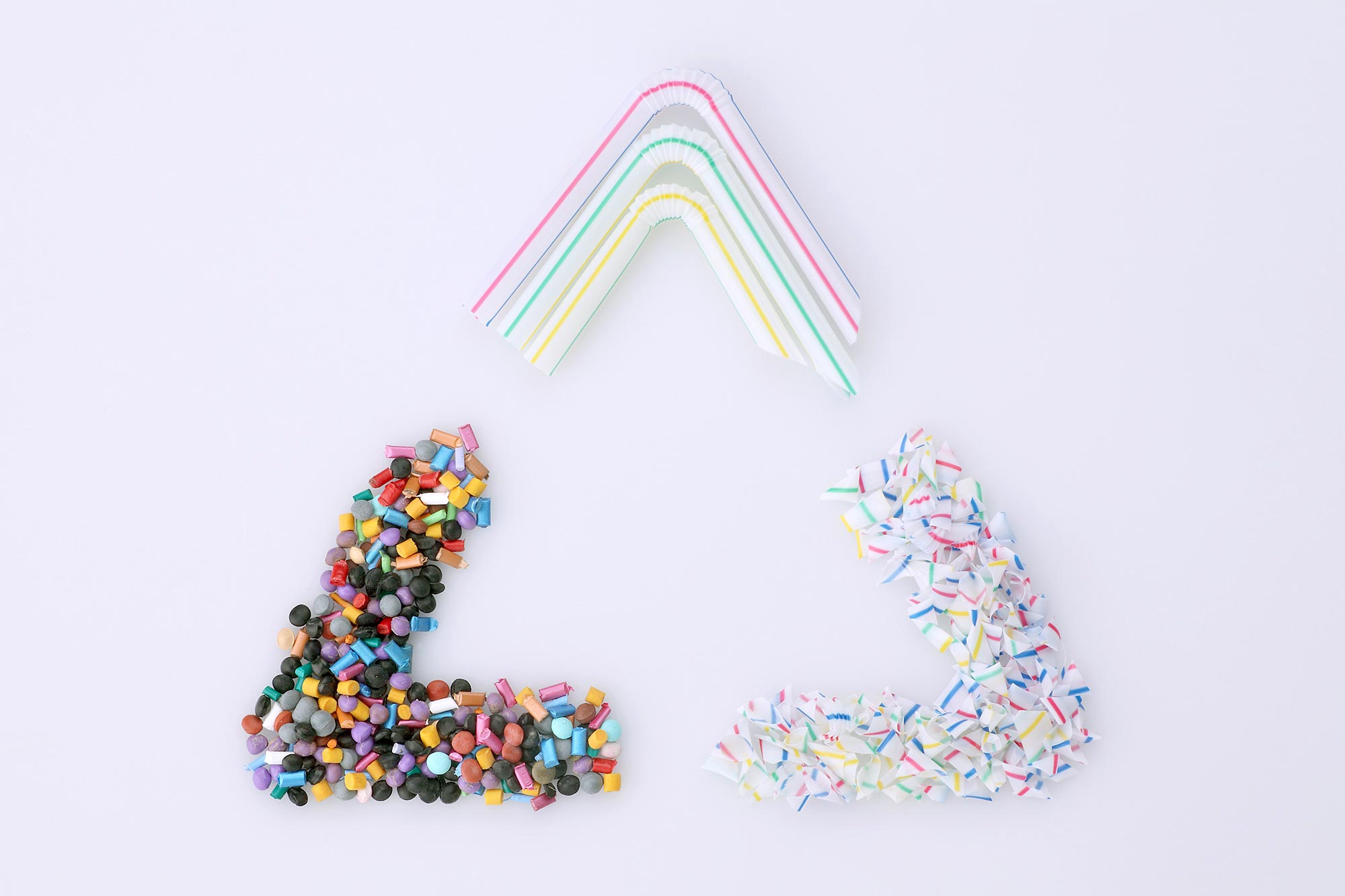 획기적인 발견은 플라스틱 쓰레기를 귀중한 산업 재료로 변형시킵니다.